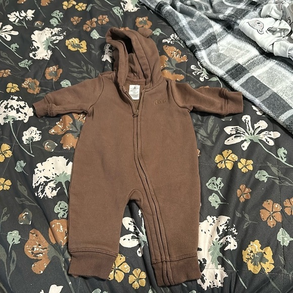 Baby Gap Brown Bear Onesie - Picture 2 of 5